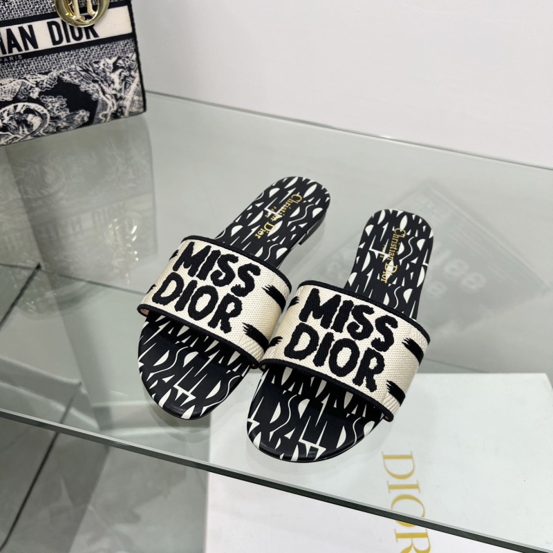ch**an D*or slippers